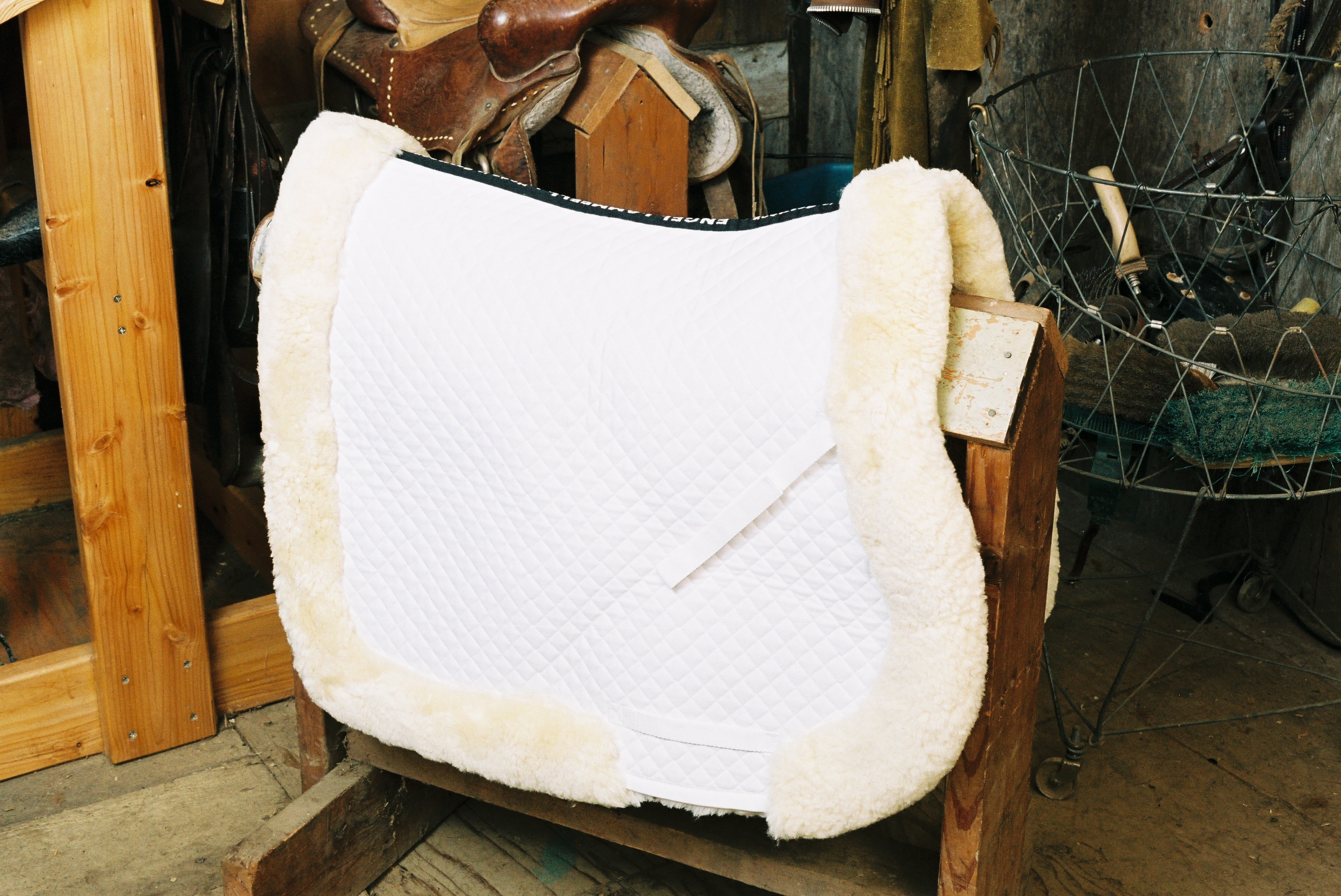 All Purpose Saddle Blanket With Complete Lining Full Roll Edge White 